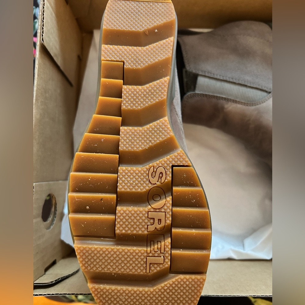 Sorel Gray Chelsea Rain Boots - Picture 3 of 6